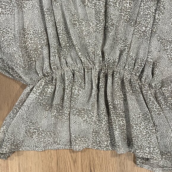 Patterson J Kincaid Originals Women's Top Size Medium Gray Animal Print Blouse - Picture 4 of 7